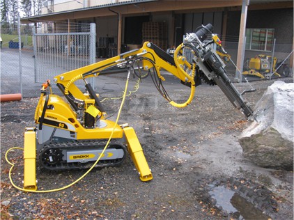 配裝于BROKK公司的鑿孔機器人 (瑞典)