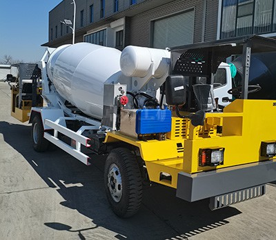 國(guó)六重汽王牌攪拌車